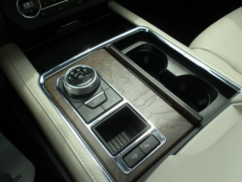 Ford Expedition Vehicle Full-screen Gallery Image 22