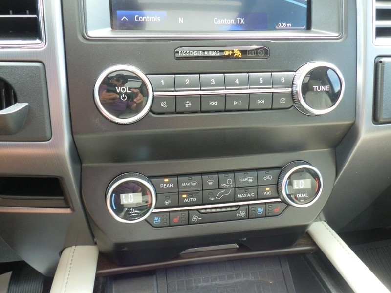 Ford Expedition Vehicle Full-screen Gallery Image 23