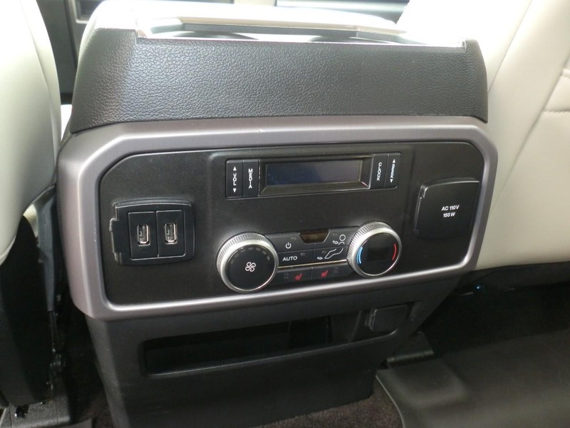 Ford Expedition Vehicle Full-screen Gallery Image 24