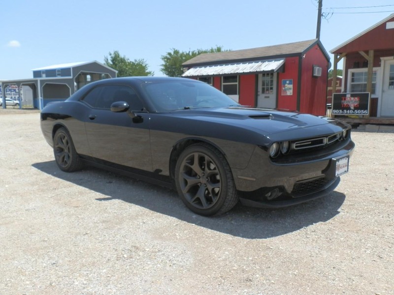 Dodge Challenger Vehicle Full-screen Gallery Image 03
