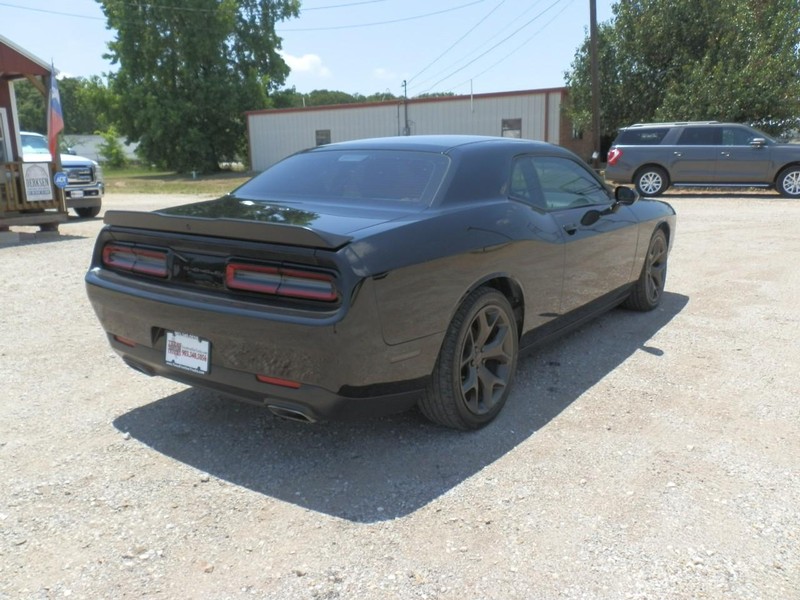 Dodge Challenger Vehicle Full-screen Gallery Image 04