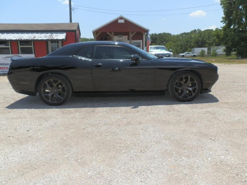 Dodge Challenger Vehicle Full-screen Gallery Image 06