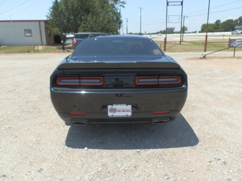 Dodge Challenger Vehicle Full-screen Gallery Image 08