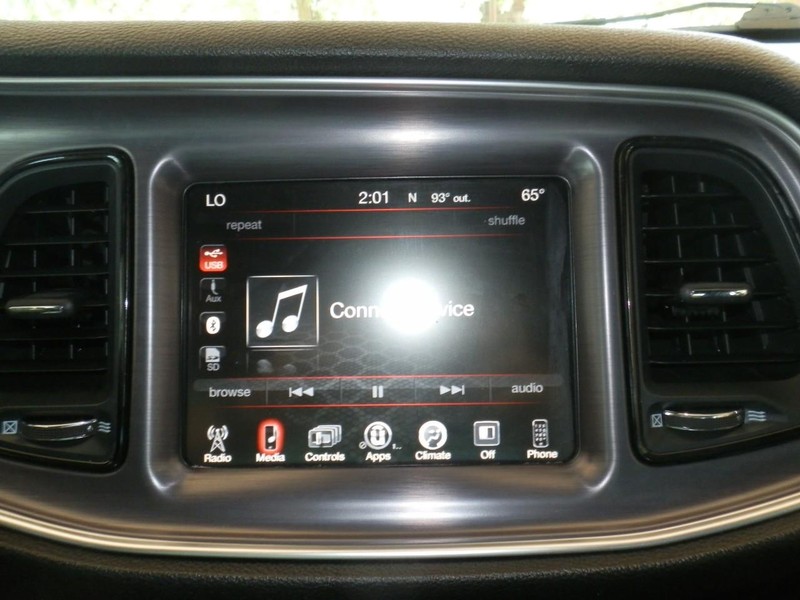 Dodge Challenger Vehicle Full-screen Gallery Image 11