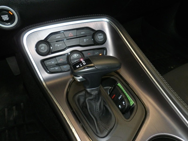 Dodge Challenger Vehicle Full-screen Gallery Image 12