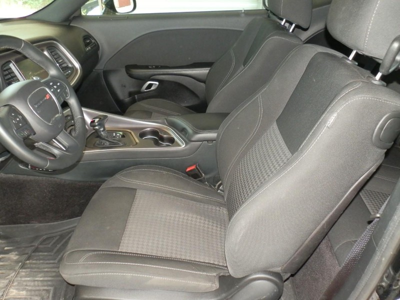 Dodge Challenger Vehicle Full-screen Gallery Image 14