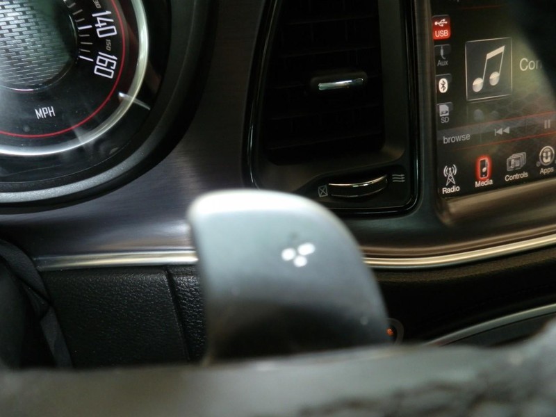 Dodge Challenger Vehicle Full-screen Gallery Image 18