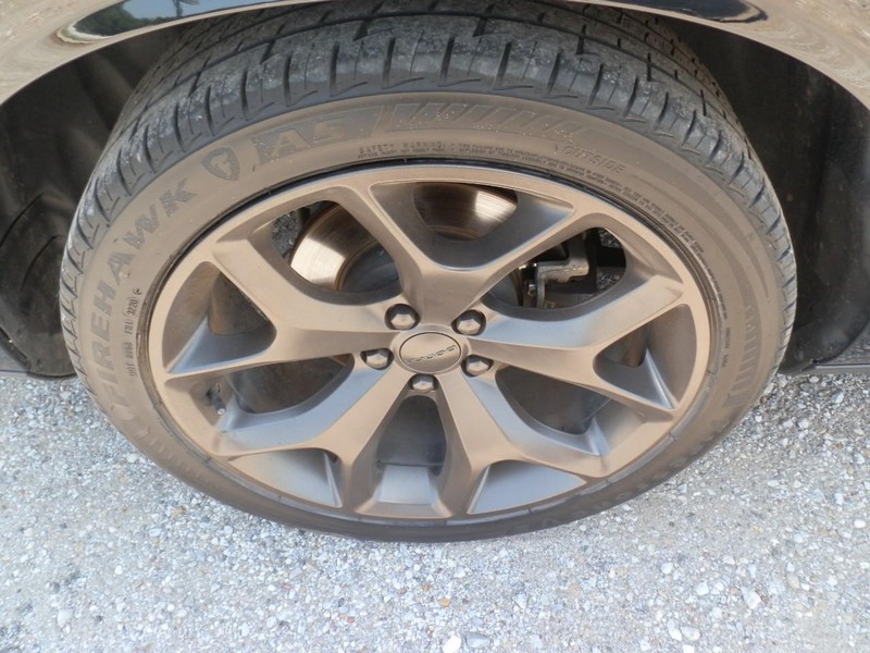 Dodge Challenger Vehicle Full-screen Gallery Image 23