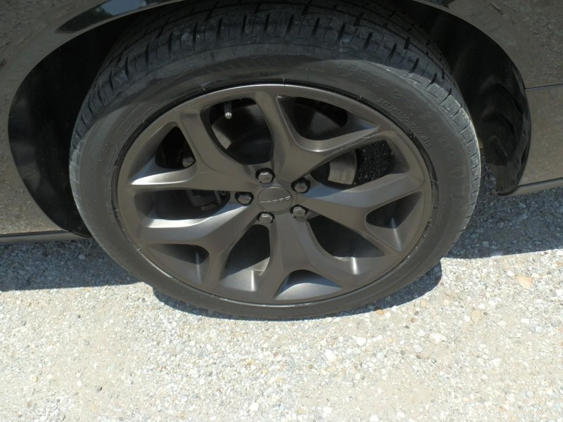 Dodge Challenger Vehicle Full-screen Gallery Image 24