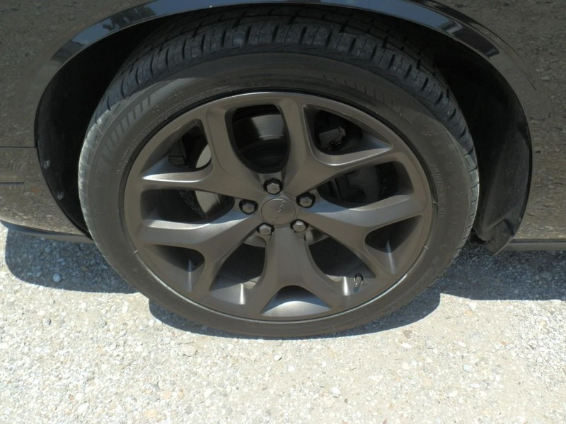 Dodge Challenger Vehicle Full-screen Gallery Image 25