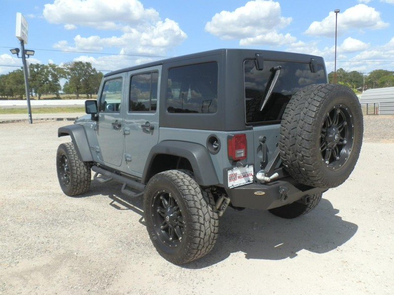 Jeep Wrangler Unlimited Vehicle Full-screen Gallery Image 02