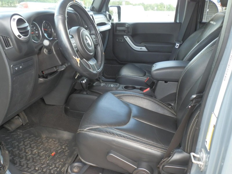 Jeep Wrangler Unlimited Vehicle Full-screen Gallery Image 16