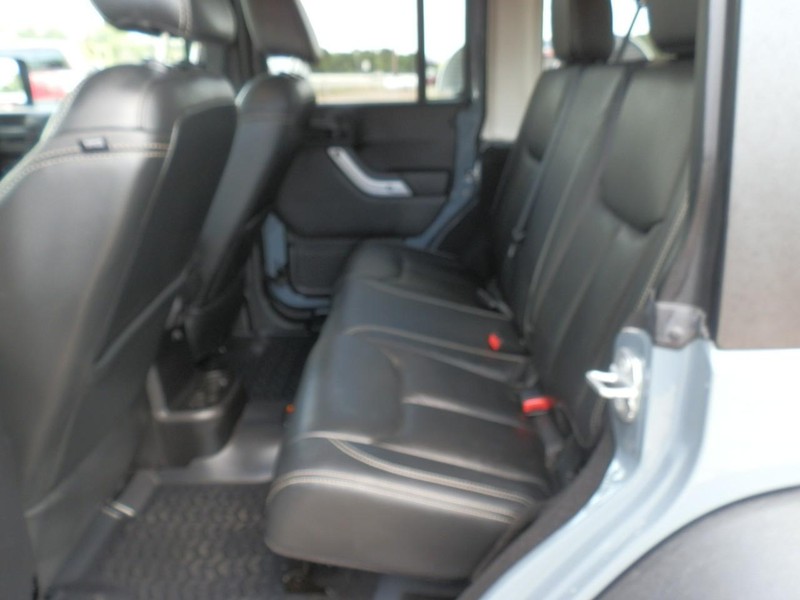 Jeep Wrangler Unlimited Vehicle Full-screen Gallery Image 17