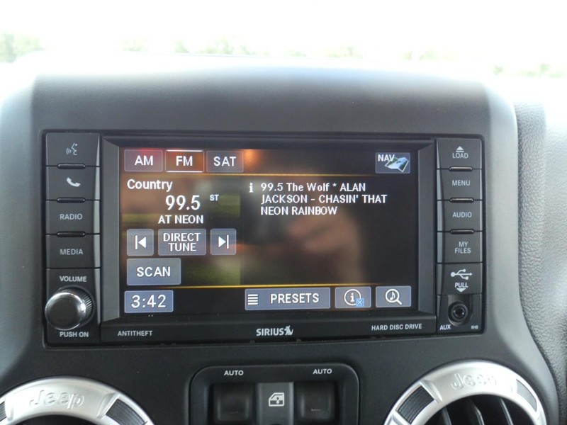 Jeep Wrangler Unlimited Vehicle Full-screen Gallery Image 22