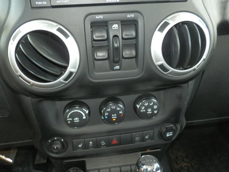 Jeep Wrangler Unlimited Vehicle Full-screen Gallery Image 27