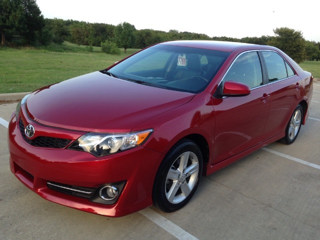 Toyota Camry Vehicle Full-screen Gallery Image 03