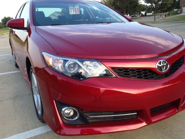 Toyota Camry Vehicle Full-screen Gallery Image 06