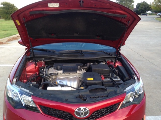 Toyota Camry Vehicle Full-screen Gallery Image 09