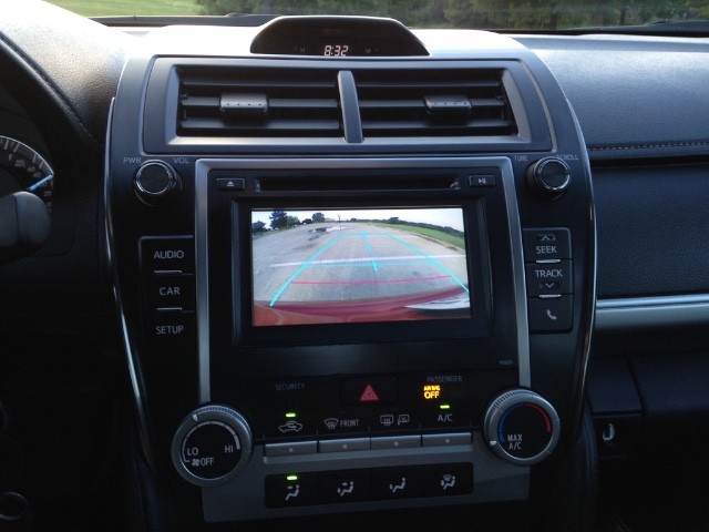 Toyota Camry Vehicle Full-screen Gallery Image 10
