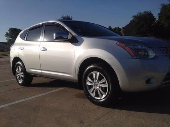 Nissan Rogue Vehicle Full-screen Gallery Image 03