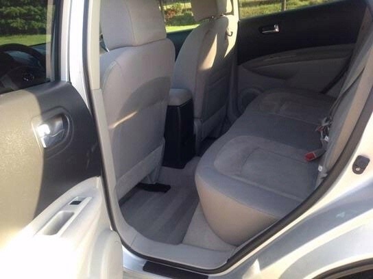 Nissan Rogue Vehicle Full-screen Gallery Image 06