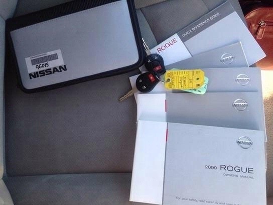 Nissan Rogue Vehicle Full-screen Gallery Image 07