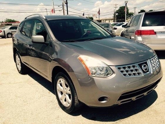 Nissan Rogue Vehicle Full-screen Gallery Image 02