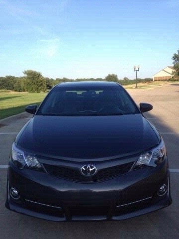 Toyota Camry Vehicle Full-screen Gallery Image 02