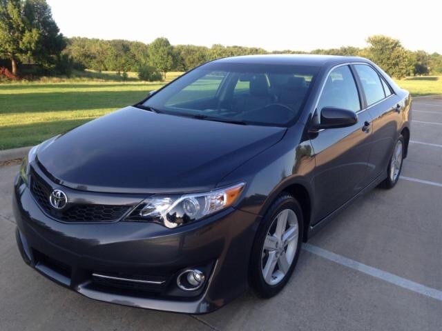 Toyota Camry Vehicle Full-screen Gallery Image 03