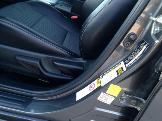 Toyota Camry Vehicle Full-screen Gallery Image 11