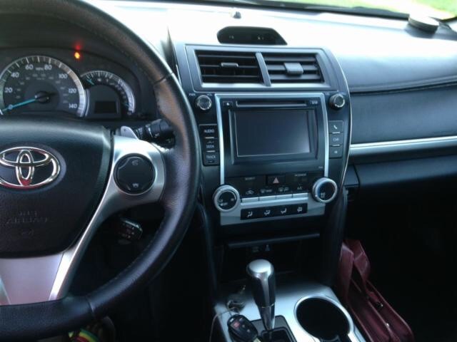 Toyota Camry Vehicle Full-screen Gallery Image 13