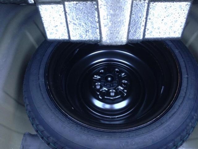 Toyota Camry Vehicle Full-screen Gallery Image 14