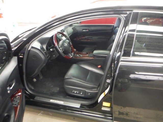 Lexus GS 450h Vehicle Full-screen Gallery Image 4