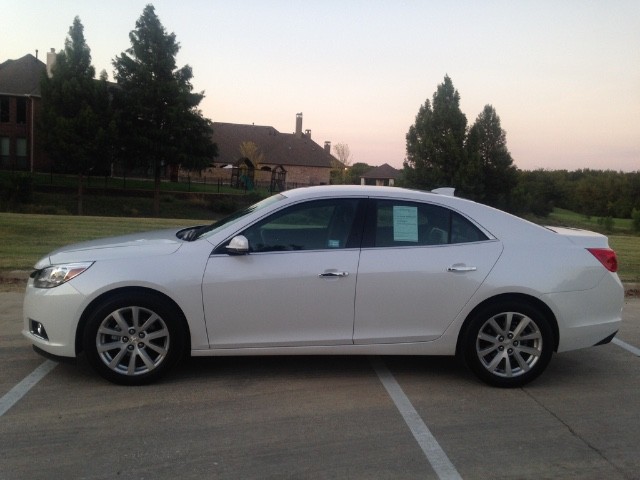 Chevrolet Malibu Vehicle Full-screen Gallery Image 2