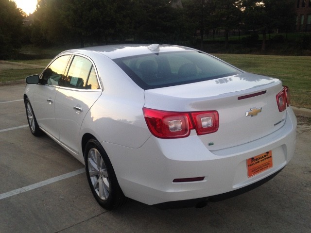 Chevrolet Malibu Vehicle Full-screen Gallery Image 5