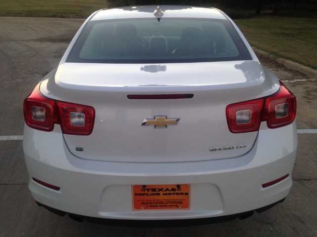 Chevrolet Malibu Vehicle Full-screen Gallery Image 6