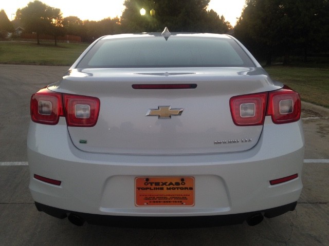 Chevrolet Malibu Vehicle Full-screen Gallery Image 7