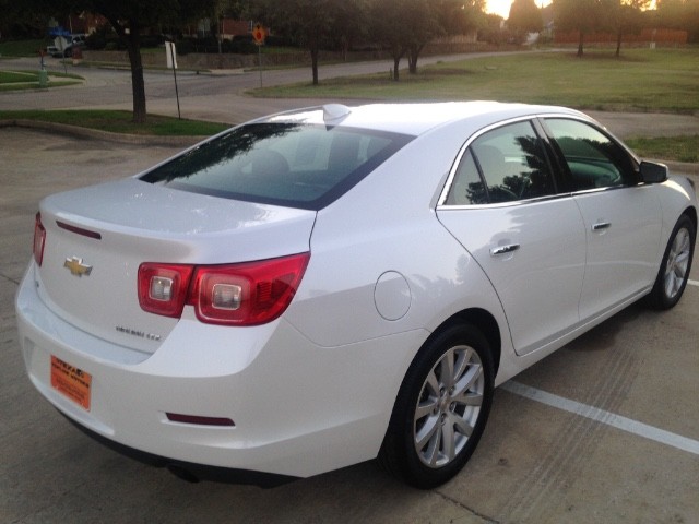 Chevrolet Malibu Vehicle Full-screen Gallery Image 8