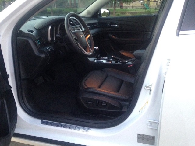 Chevrolet Malibu Vehicle Full-screen Gallery Image 14