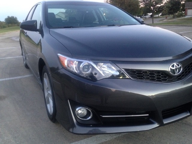 Toyota Camry Vehicle Full-screen Gallery Image 10