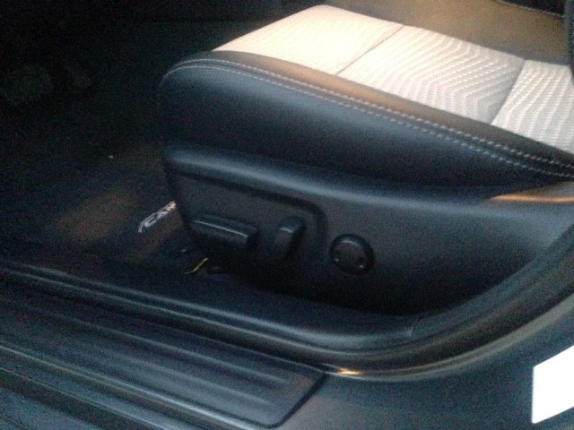 Toyota Camry Vehicle Full-screen Gallery Image 20