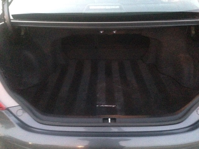 Toyota Camry Vehicle Full-screen Gallery Image 22