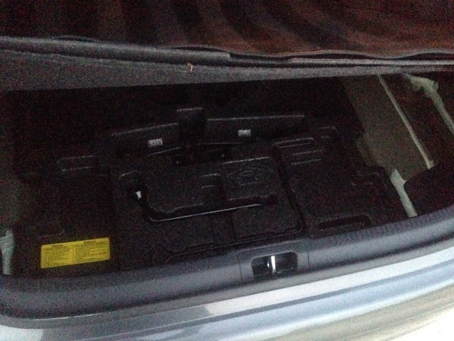 Toyota Camry Vehicle Full-screen Gallery Image 23