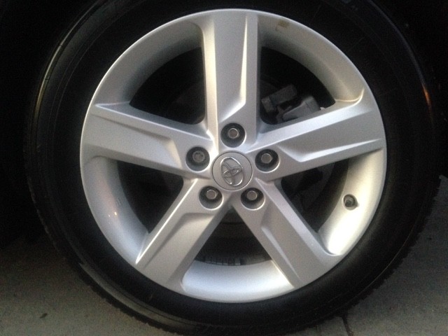 Toyota Camry Vehicle Full-screen Gallery Image 24