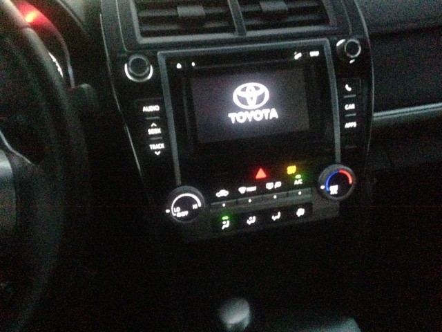 Toyota Camry Vehicle Full-screen Gallery Image 29