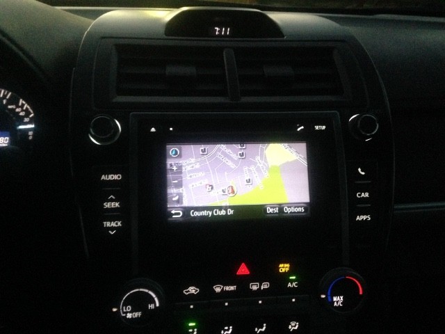 Toyota Camry Vehicle Full-screen Gallery Image 30