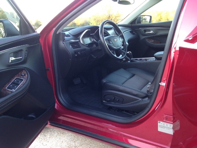 Chevrolet Impala Vehicle Full-screen Gallery Image 10