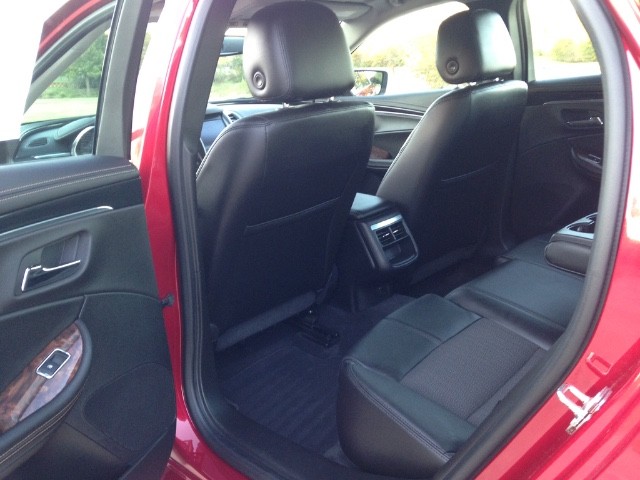 Chevrolet Impala Vehicle Full-screen Gallery Image 11