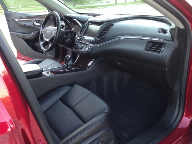 Chevrolet Impala Vehicle Full-screen Gallery Image 12