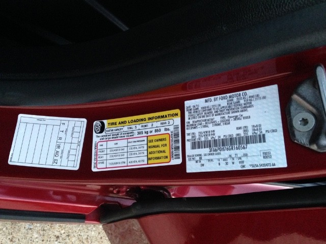 Ford Fusion Vehicle Full-screen Gallery Image 11